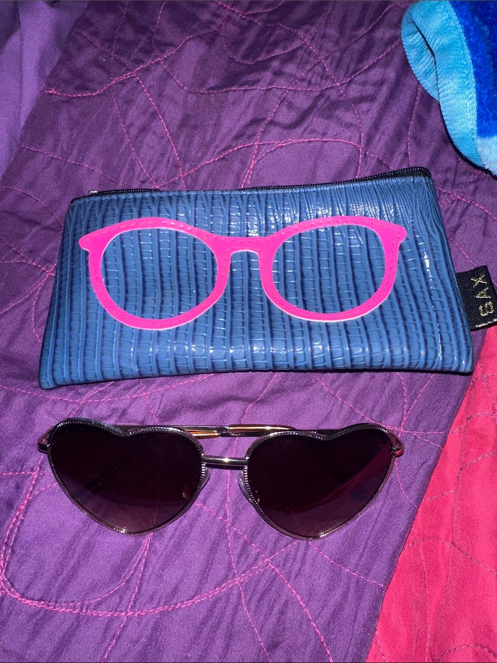 Women’s Sunglasses with Sunglasses Case with Pink Accent - Unbranded